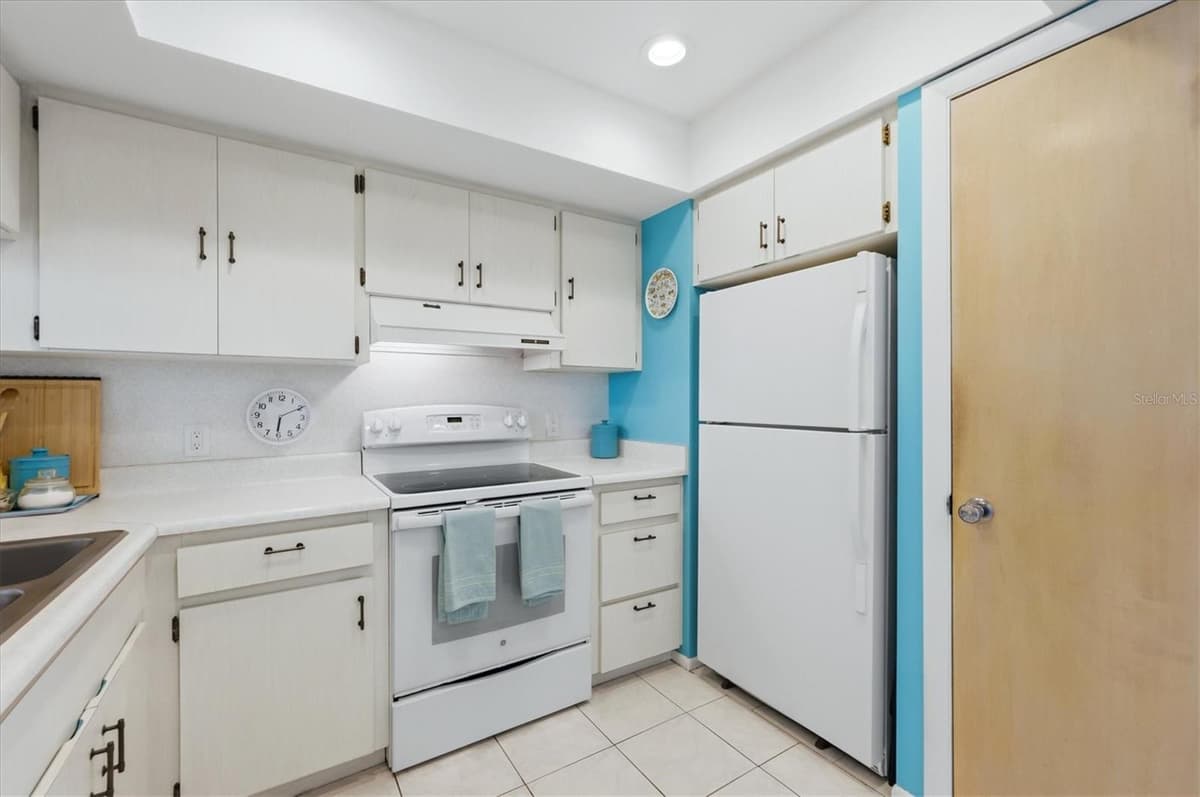 1027 BEACH MANOR CIRCLE — photo 15 of 98