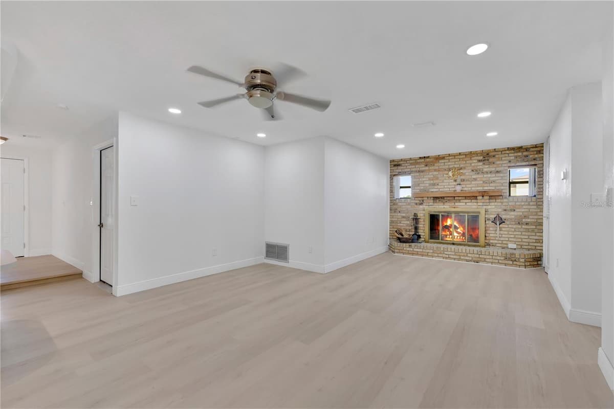 171 WILLIAMS ROAD — photo 10 of 36