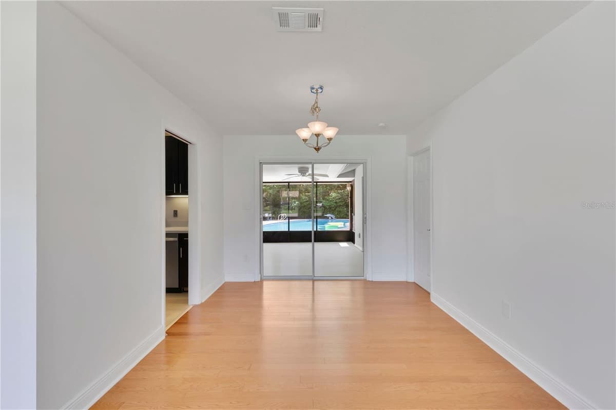 171 WILLIAMS ROAD — photo 4 of 36
