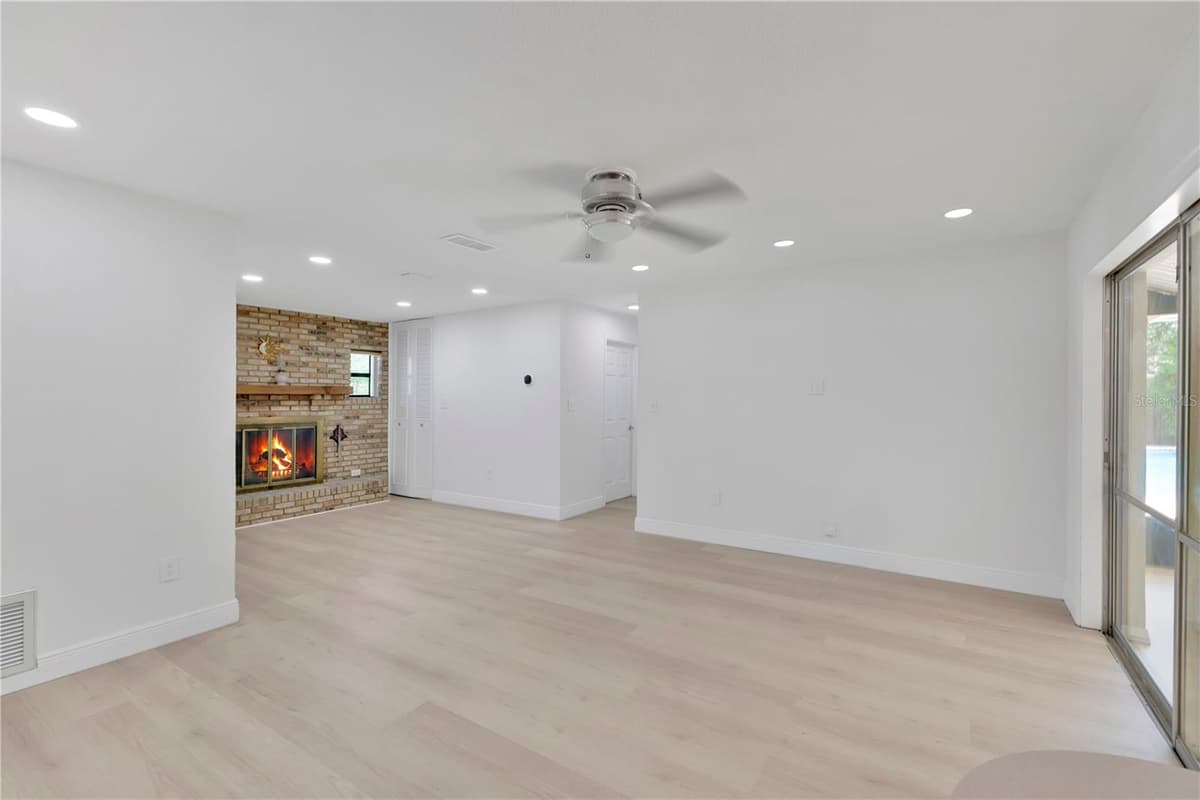 171 WILLIAMS ROAD — photo 11 of 36