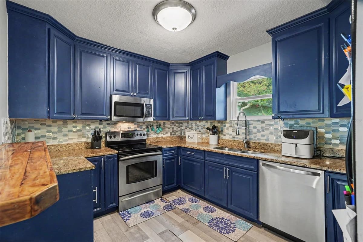1509 BARR DRIVE — photo 9 of 22