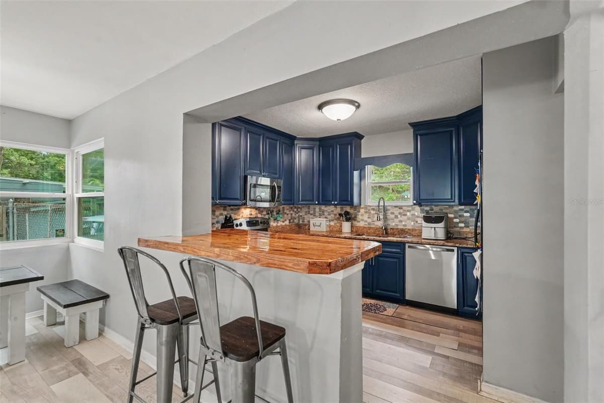 1509 BARR DRIVE — photo 8 of 22
