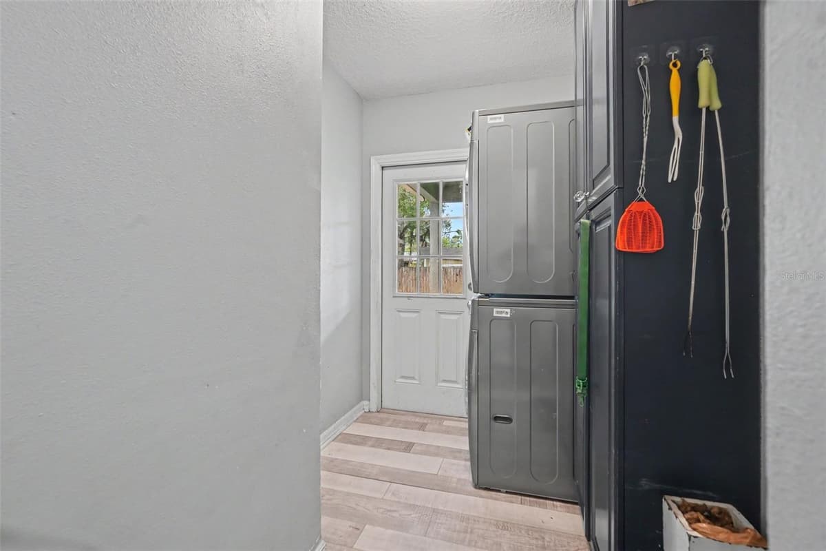 1509 BARR DRIVE — photo 19 of 22