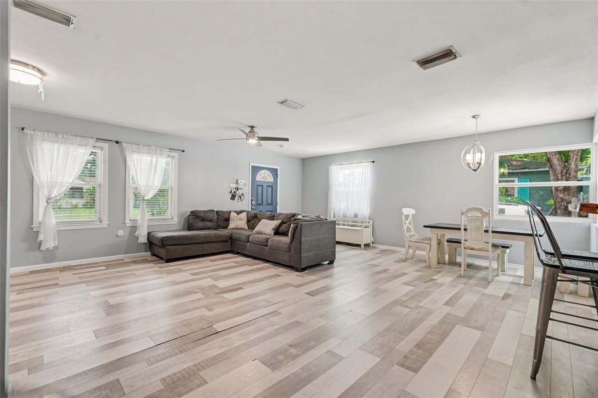 1509 BARR DRIVE — photo 6 of 22