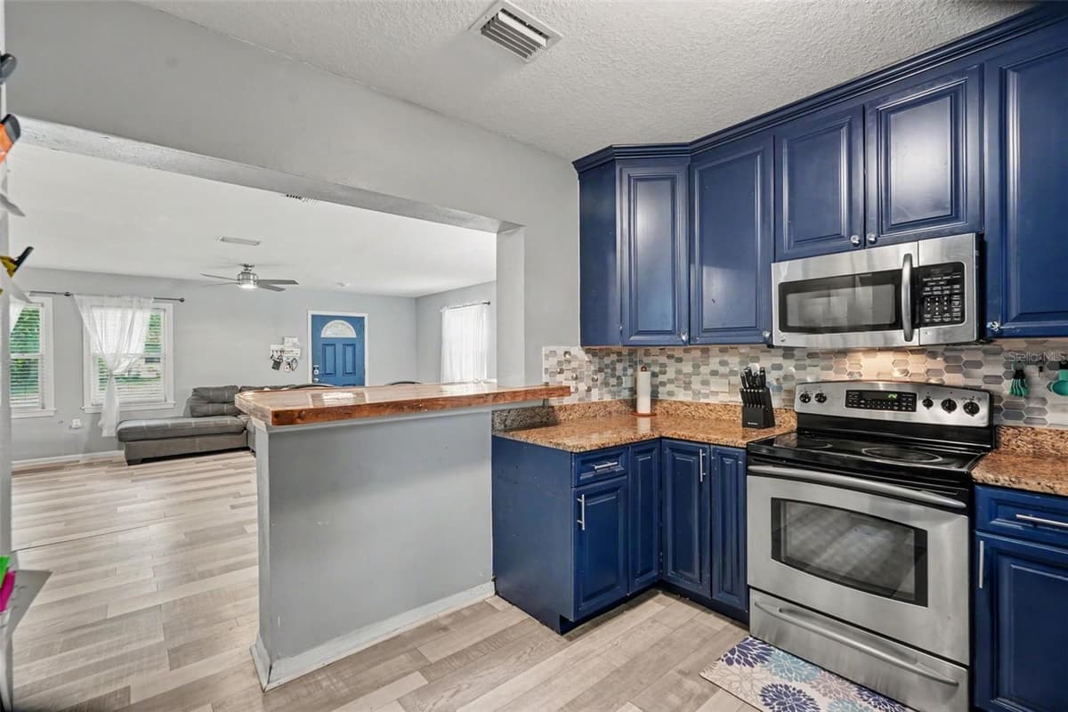 1509 BARR DRIVE — photo 10 of 22
