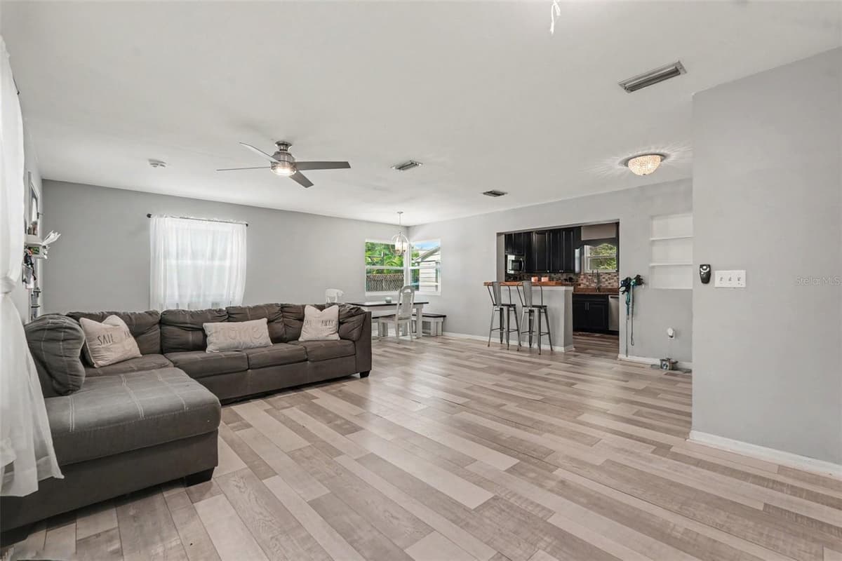 1509 BARR DRIVE — photo 4 of 22