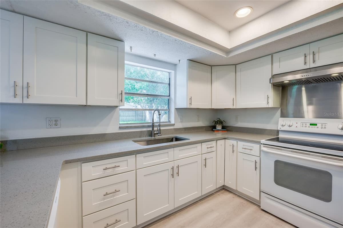 156 SPRINGWOOD DRIVE — photo 15 of 40