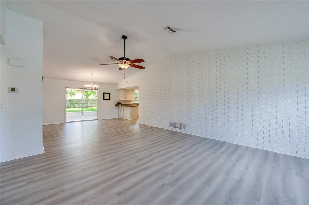 156 SPRINGWOOD DRIVE — photo 5 of 40