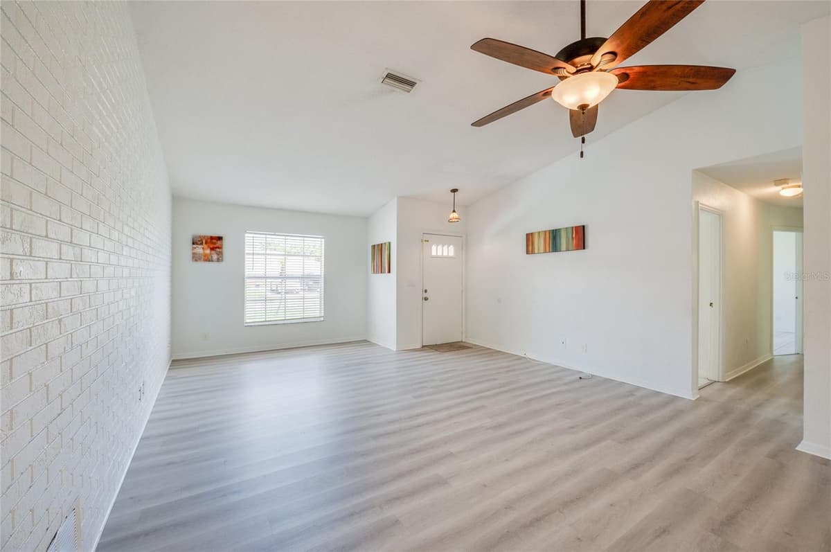 156 SPRINGWOOD DRIVE — photo 8 of 40