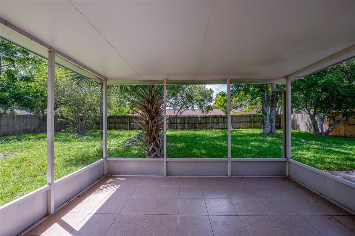 156 SPRINGWOOD DRIVE — photo 16 of 40