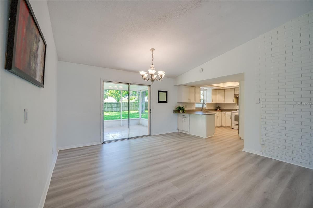 156 SPRINGWOOD DRIVE — photo 11 of 40