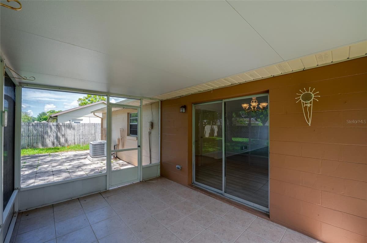 156 SPRINGWOOD DRIVE — photo 18 of 40