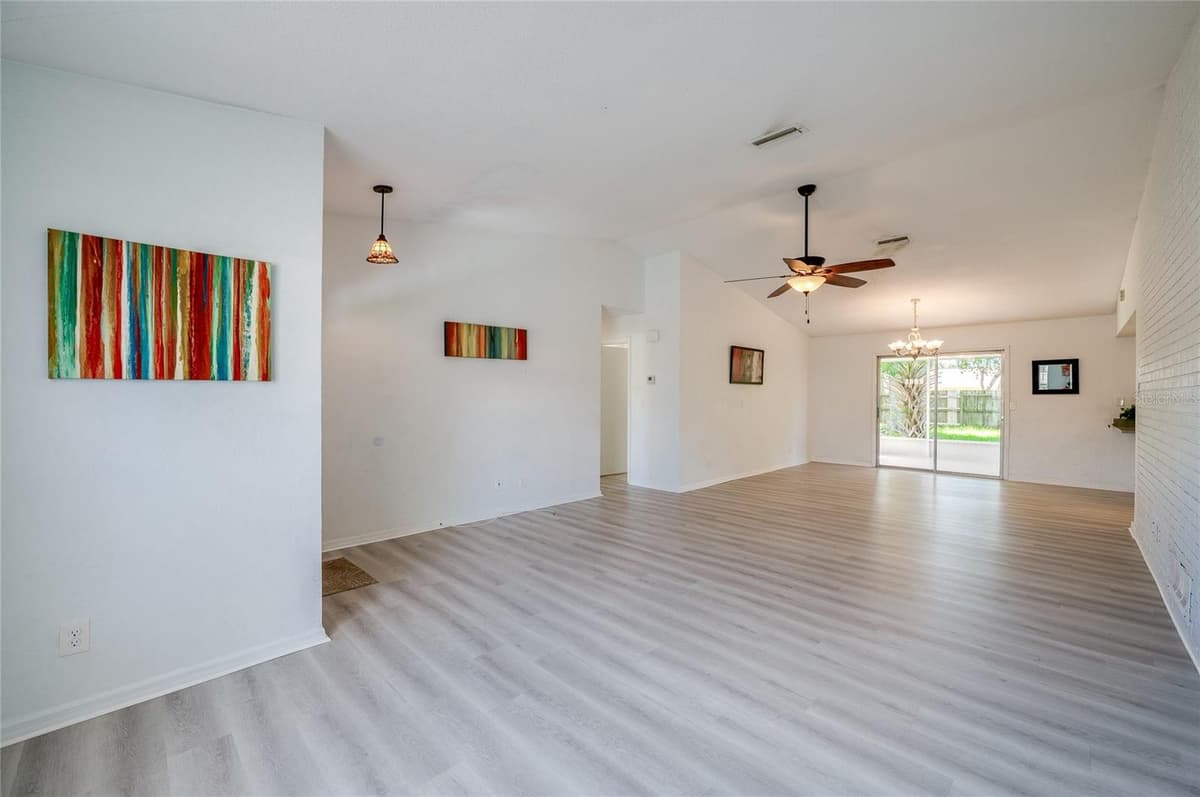 156 SPRINGWOOD DRIVE — photo 7 of 40