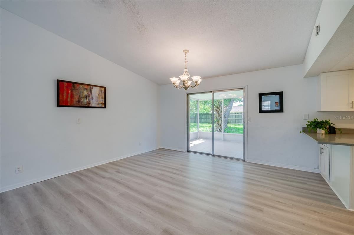 156 SPRINGWOOD DRIVE — photo 10 of 40