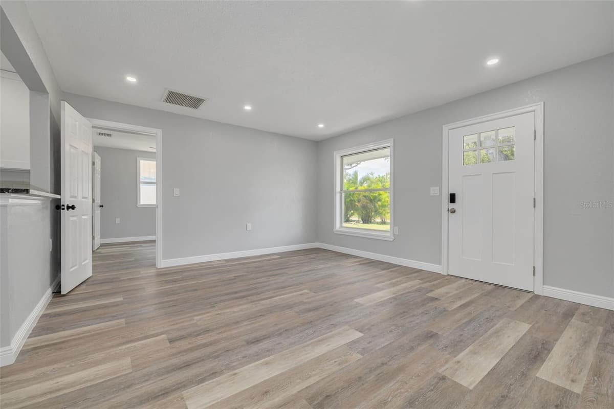 4227 HARRISBURG STREET — photo 8 of 31