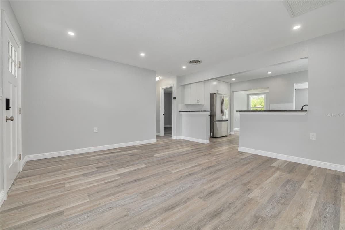 4227 HARRISBURG STREET — photo 9 of 31
