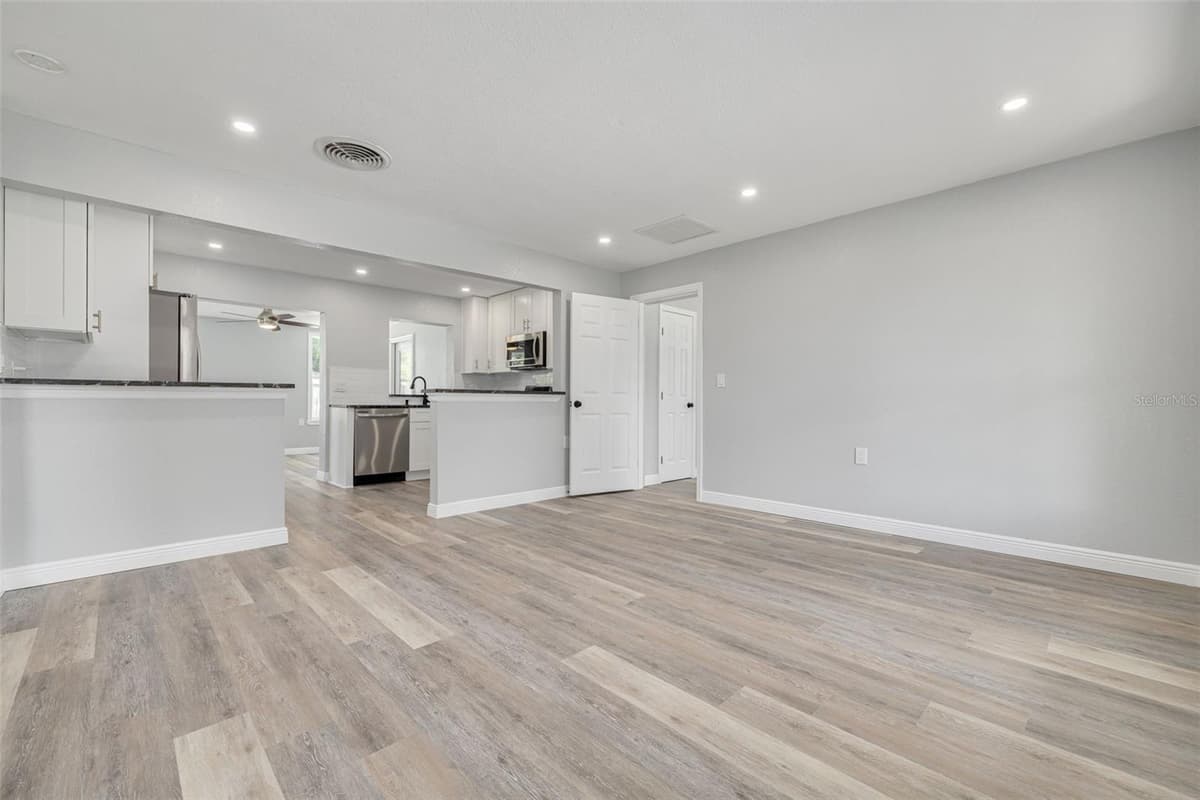 4227 HARRISBURG STREET — photo 7 of 31