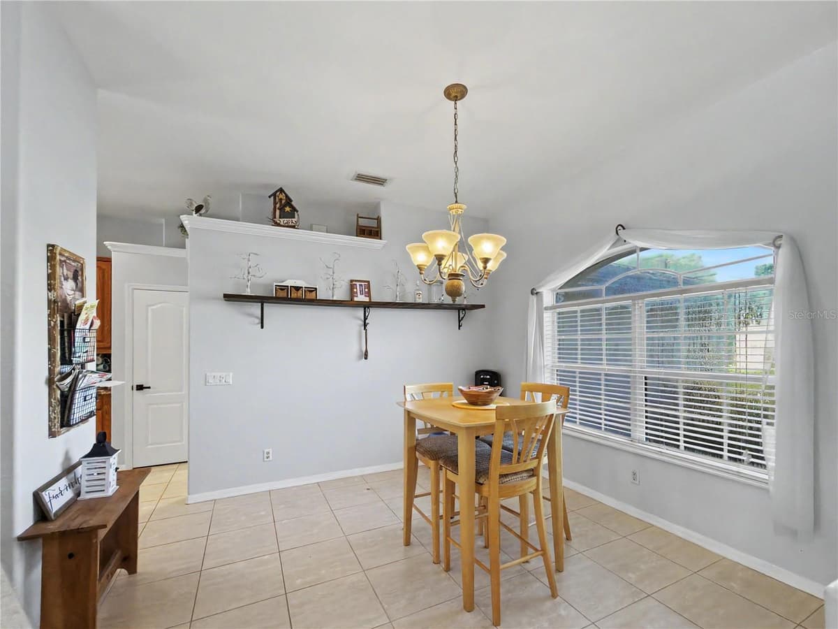 2928 ABBOTSFORD STREET — photo 5 of 29