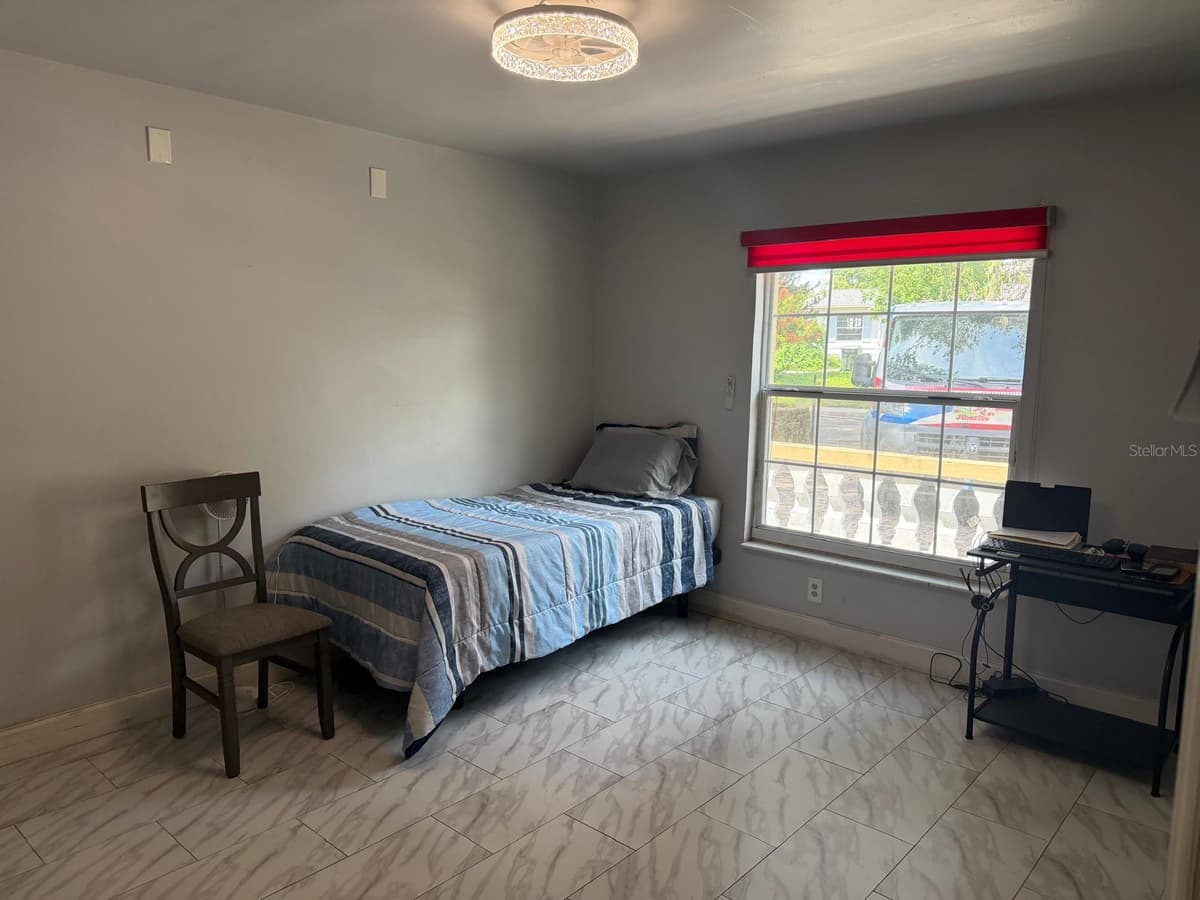 711 EMORY AVENUE — photo 11 of 29