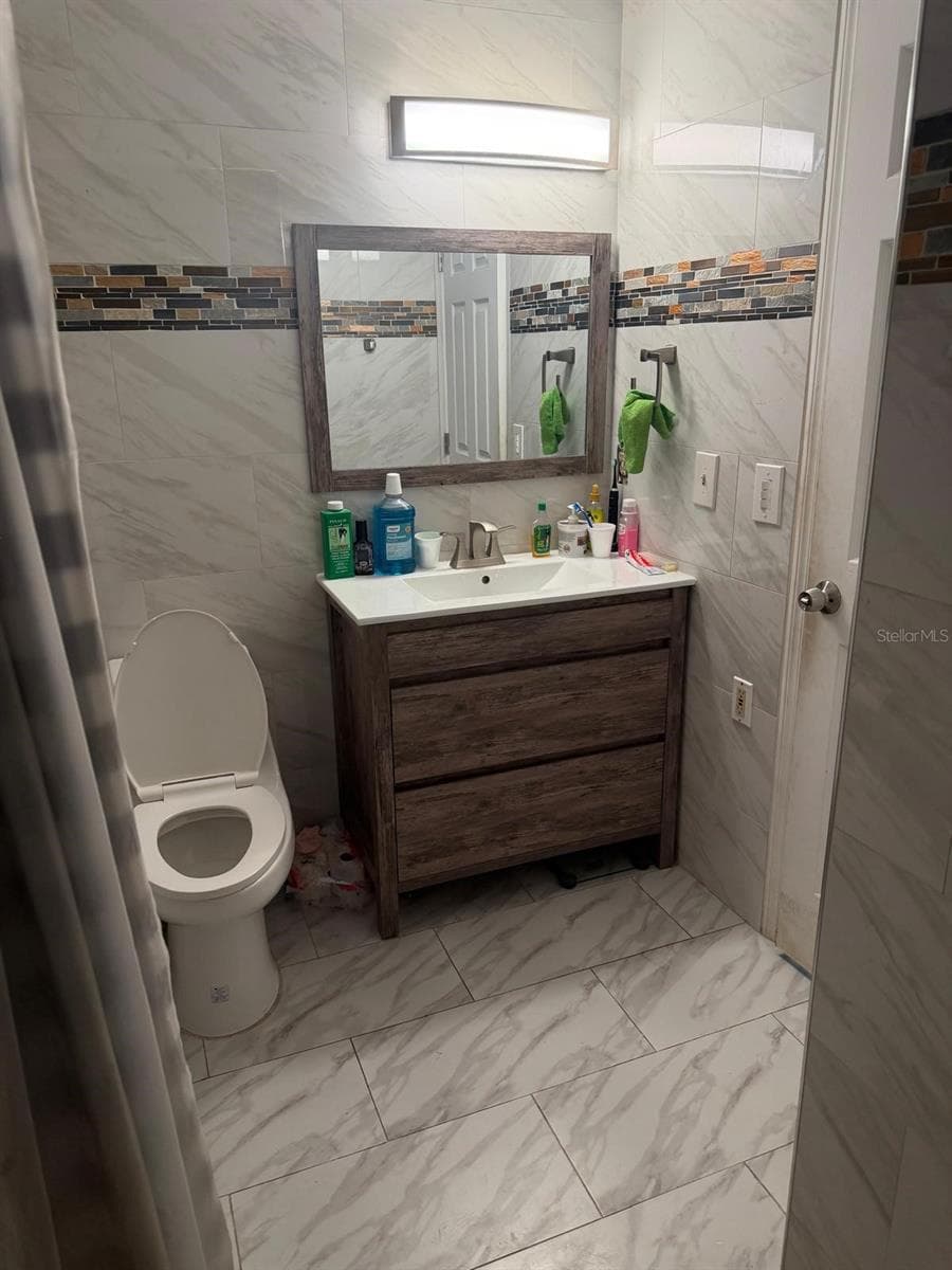 711 EMORY AVENUE — photo 14 of 29