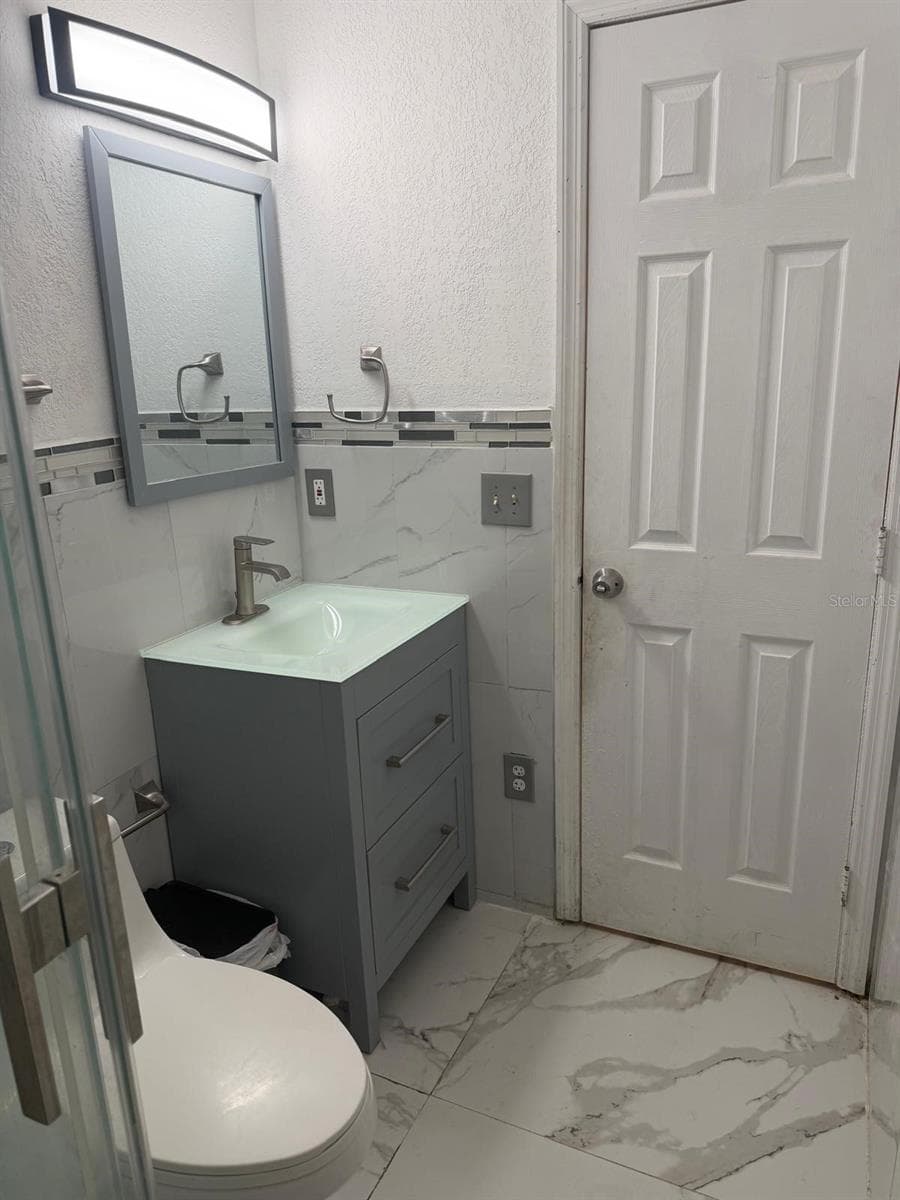 711 EMORY AVENUE — photo 17 of 29