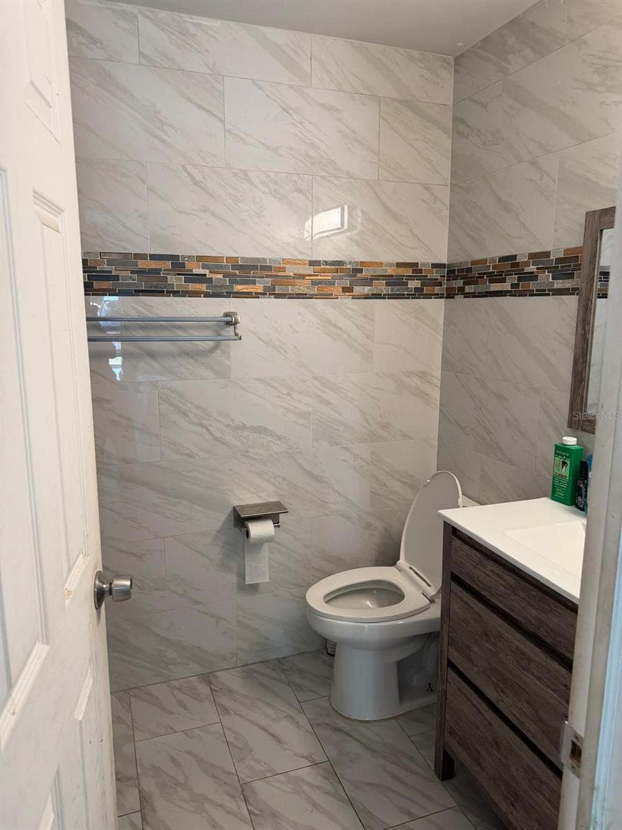 711 EMORY AVENUE — photo 15 of 29
