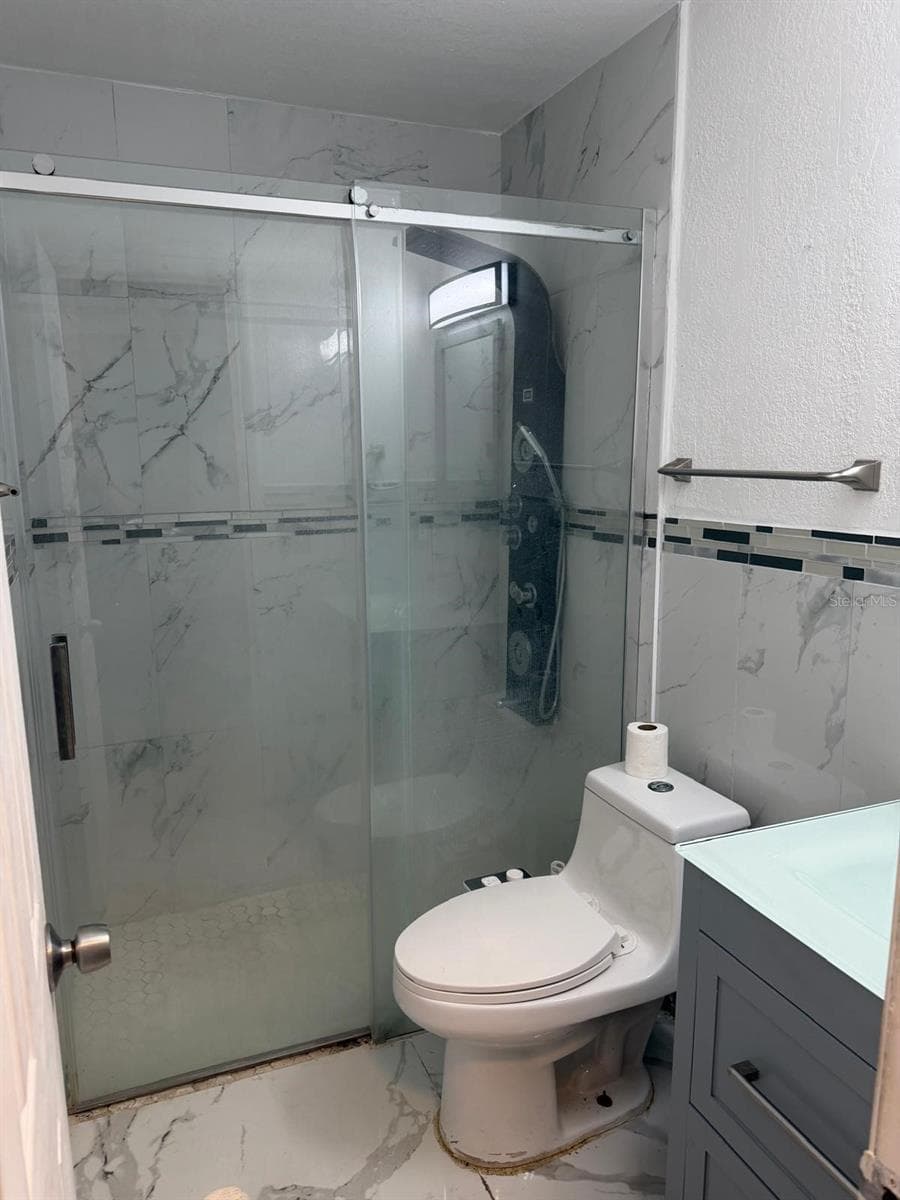711 EMORY AVENUE — photo 16 of 29