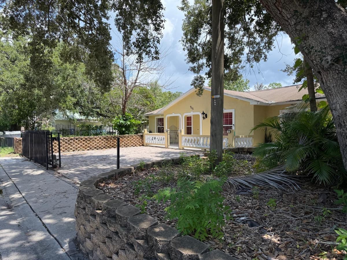 711 EMORY AVENUE — photo 4 of 29