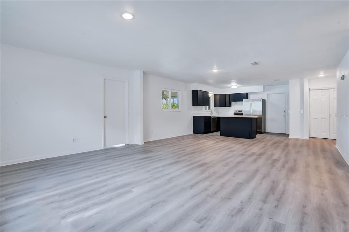 205 FERN ROAD — photo 3 of 26