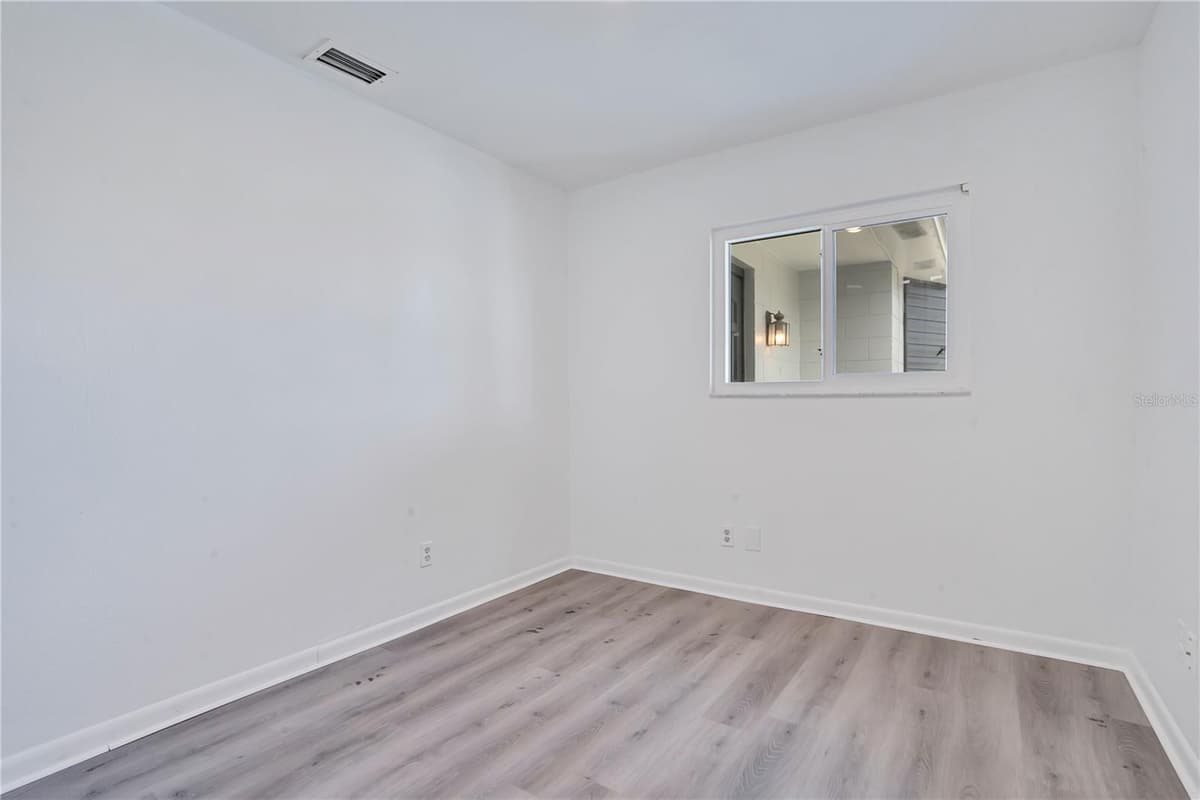 205 FERN ROAD — photo 16 of 26