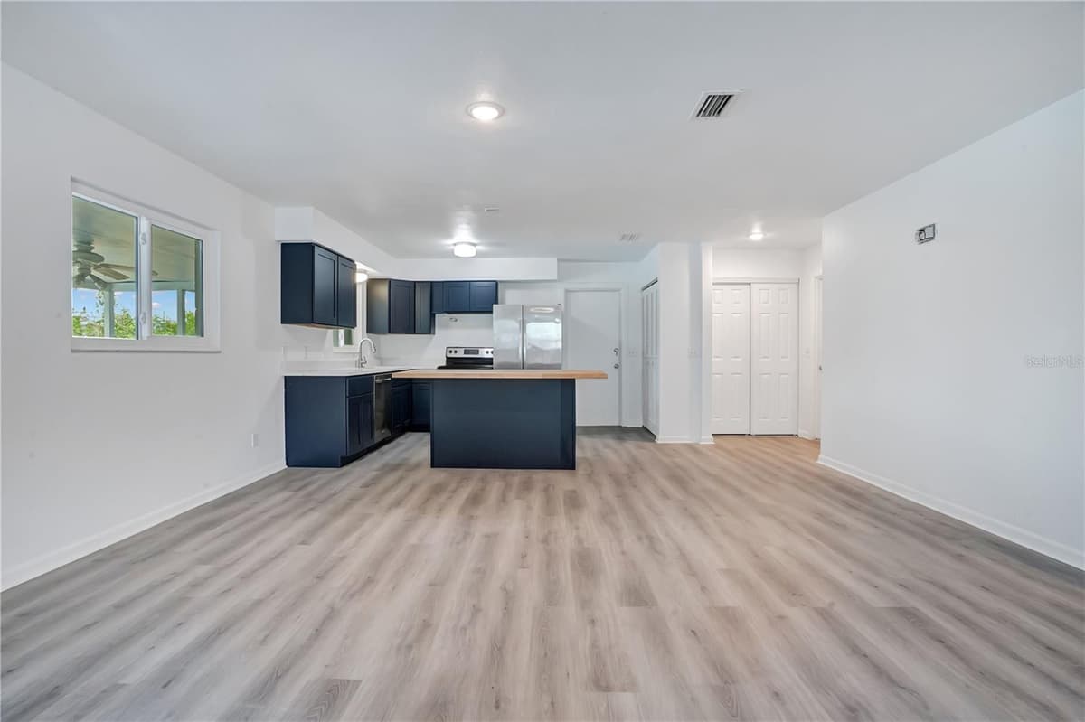 205 FERN ROAD — photo 5 of 26