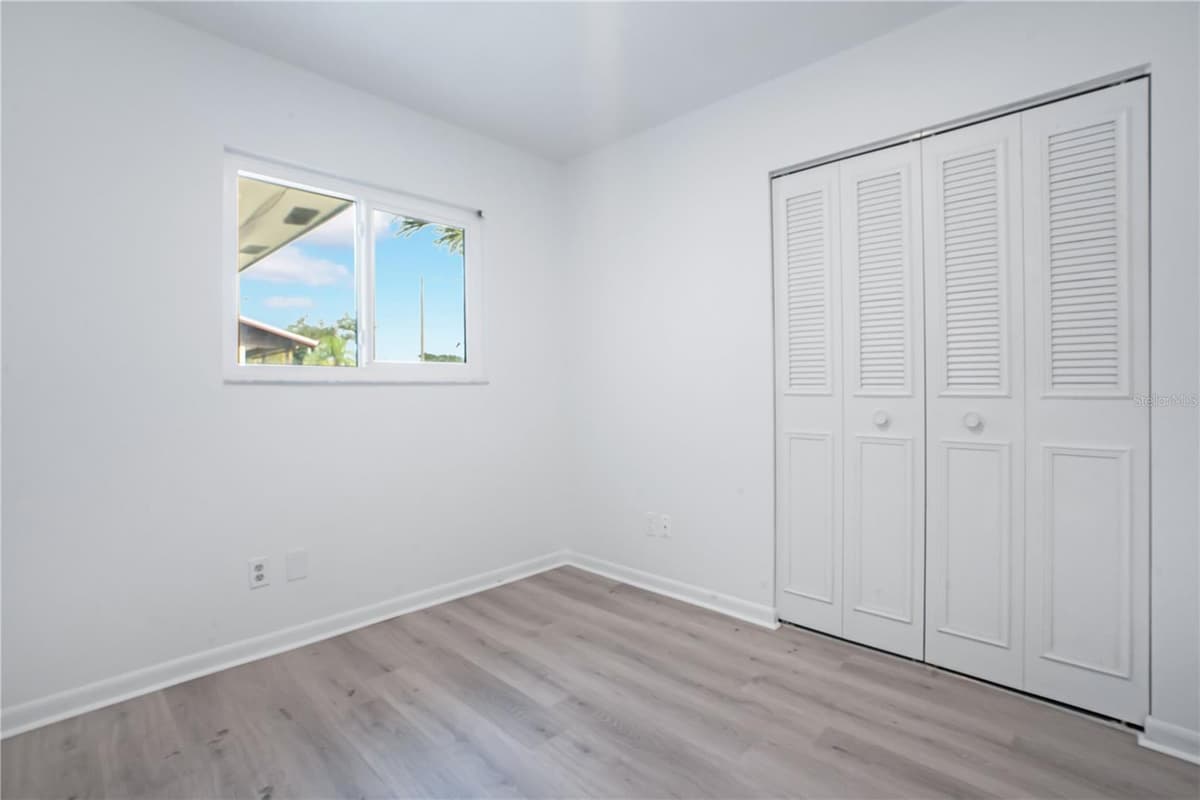 205 FERN ROAD — photo 15 of 26