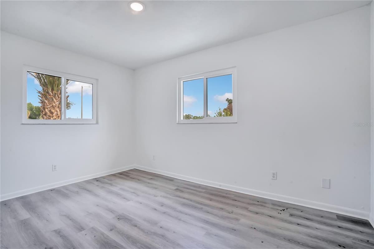 205 FERN ROAD — photo 14 of 26