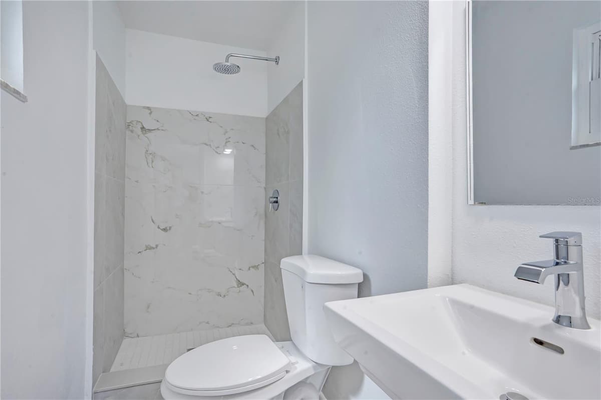 205 FERN ROAD — photo 13 of 26