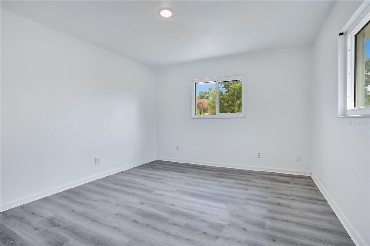 205 FERN ROAD — photo 12 of 26