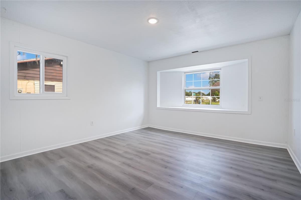 205 FERN ROAD — photo 9 of 26