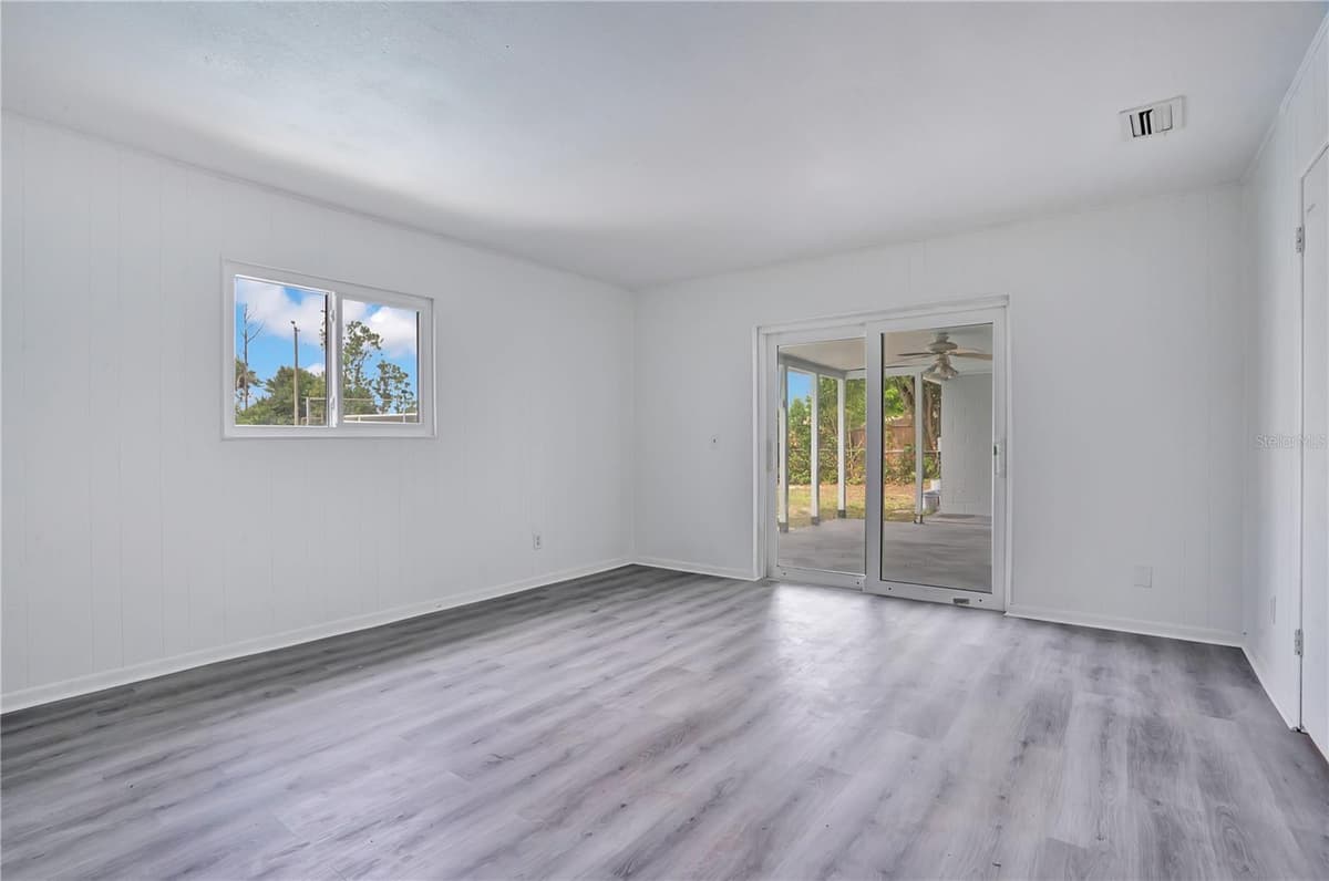 205 FERN ROAD — photo 10 of 26