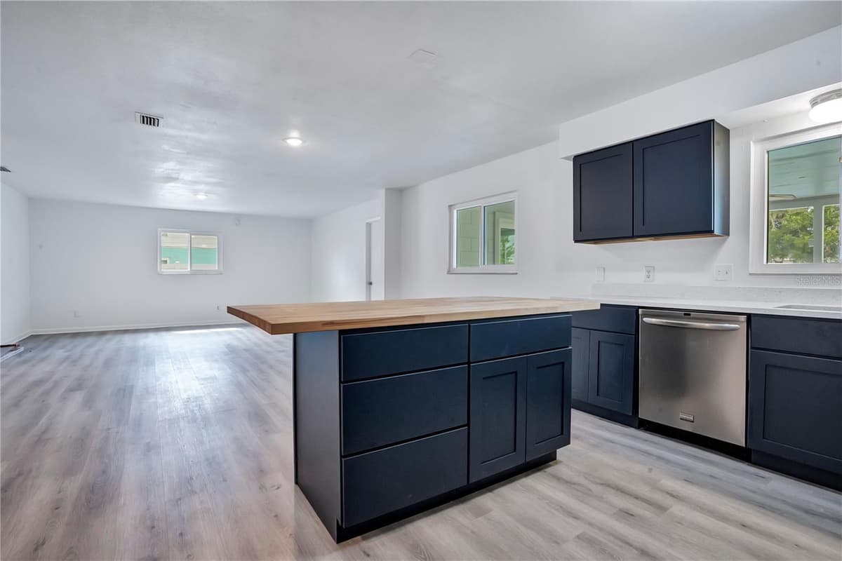 205 FERN ROAD — photo 8 of 26