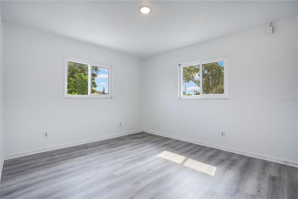 205 FERN ROAD — photo 11 of 26
