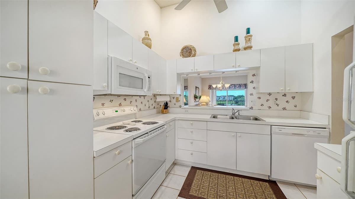 9330 CLUBSIDE CIRCLE — photo 14 of 59