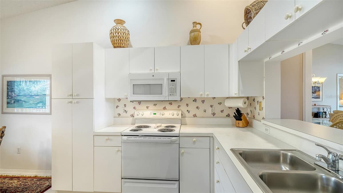 9330 CLUBSIDE CIRCLE — photo 12 of 59