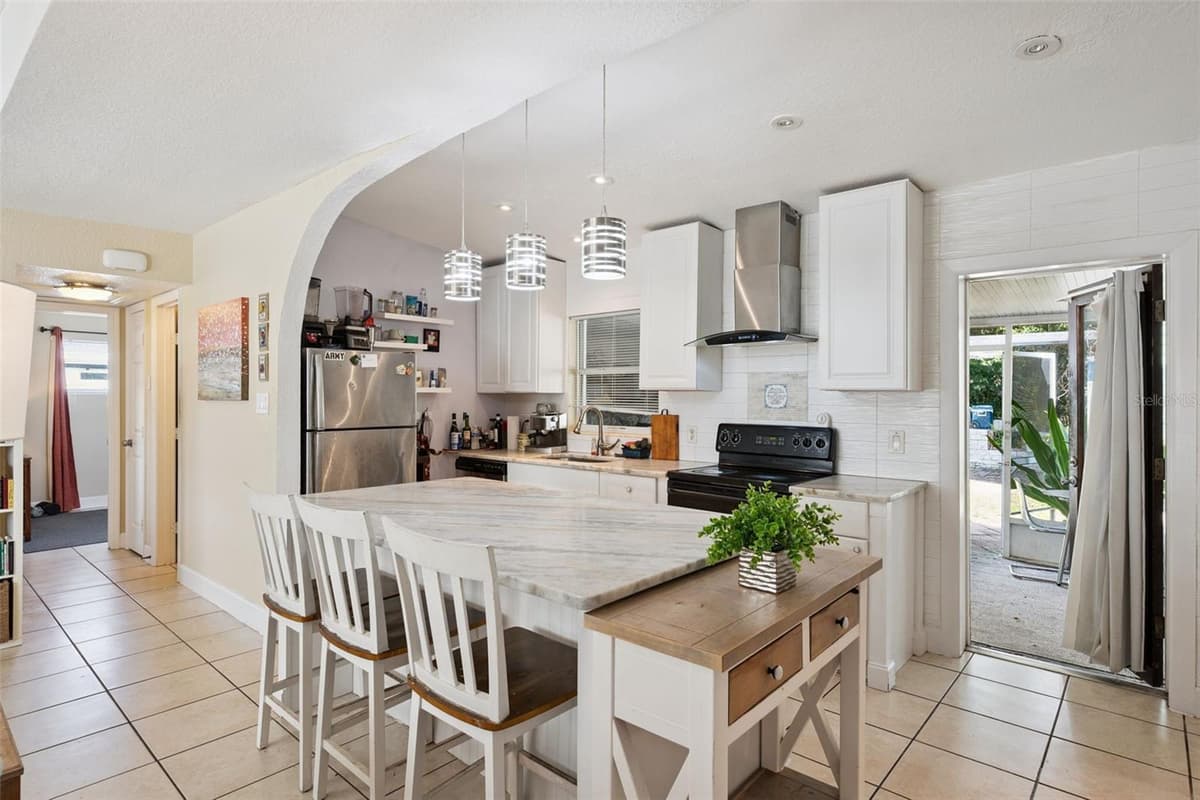 1104 MALCOM ROAD — photo 4 of 21