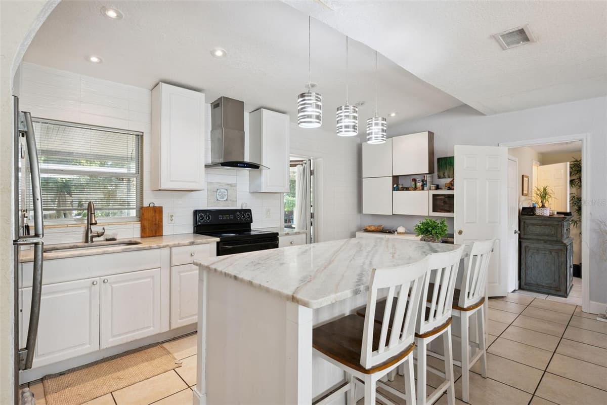 1104 MALCOM ROAD — photo 10 of 21