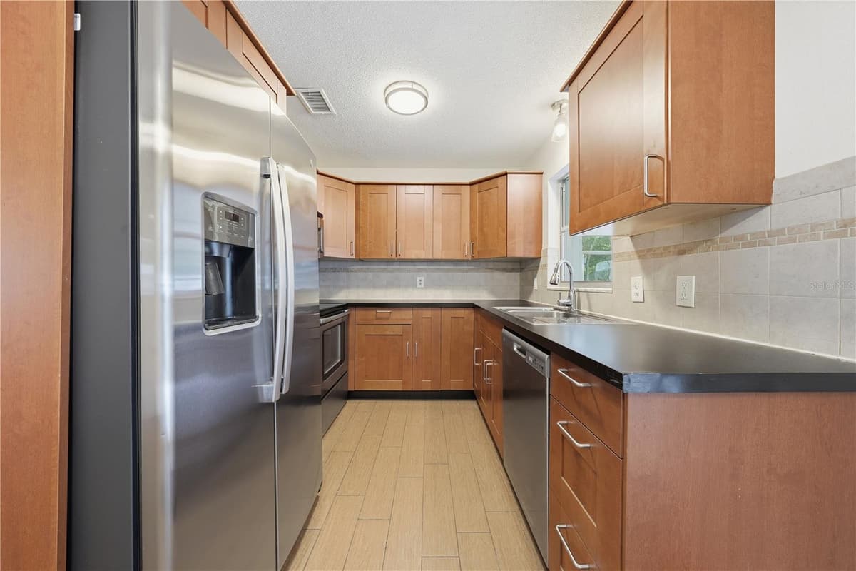 205 PONCE STREET — photo 11 of 35