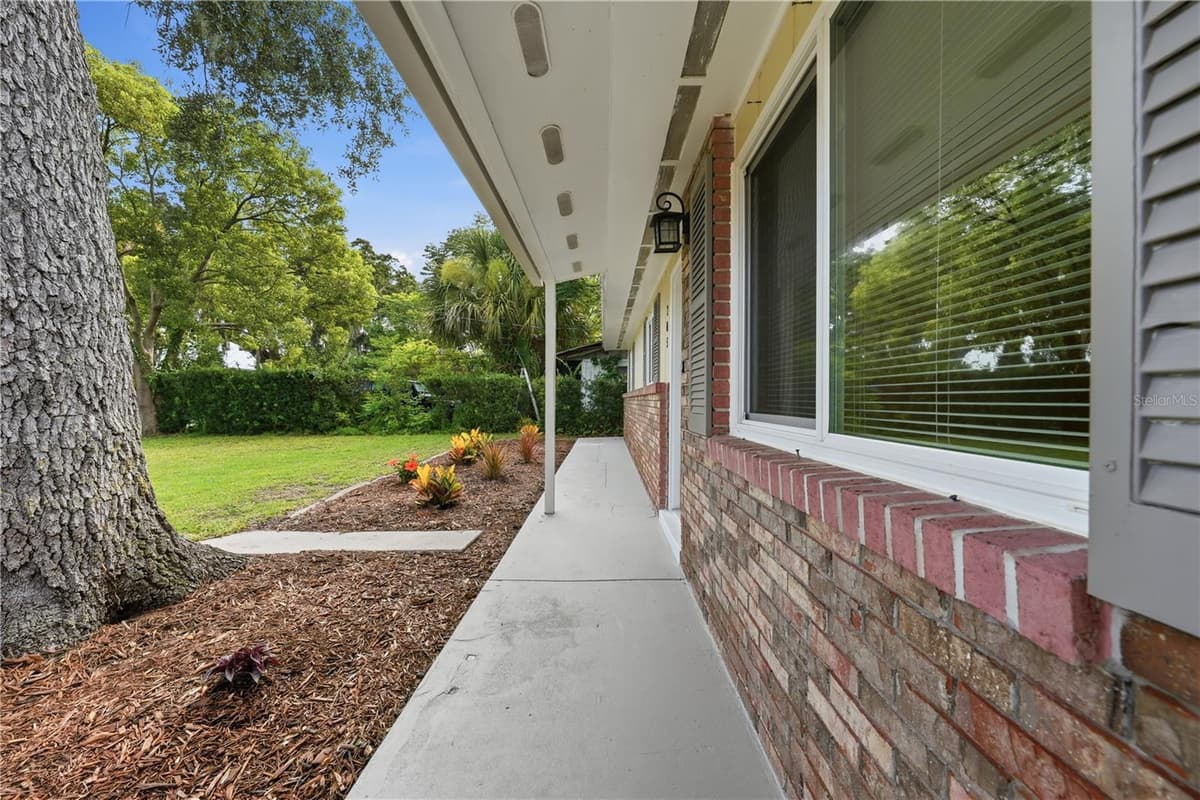 205 PONCE STREET — photo 3 of 35