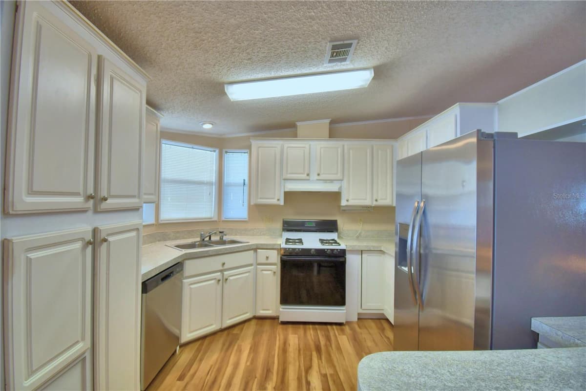6086 SOUTHERN OAKS DRIVE — photo 4 of 66