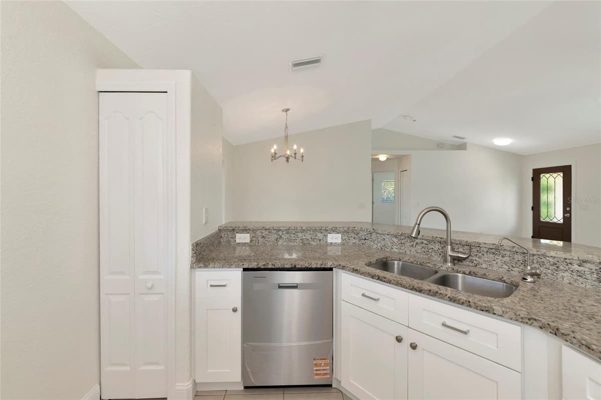 7680 LAMPLIGHTER AVENUE — photo 14 of 41