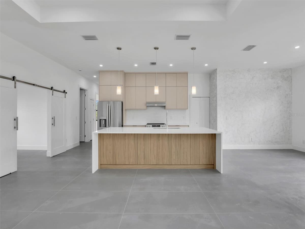 11225 CARNEGIE AVENUE — photo 9 of 28