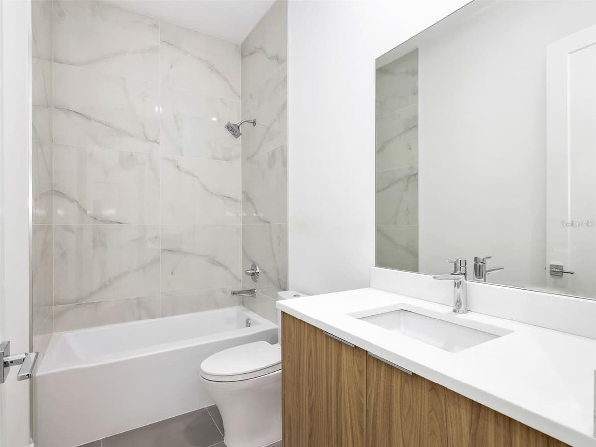 11225 CARNEGIE AVENUE — photo 21 of 28