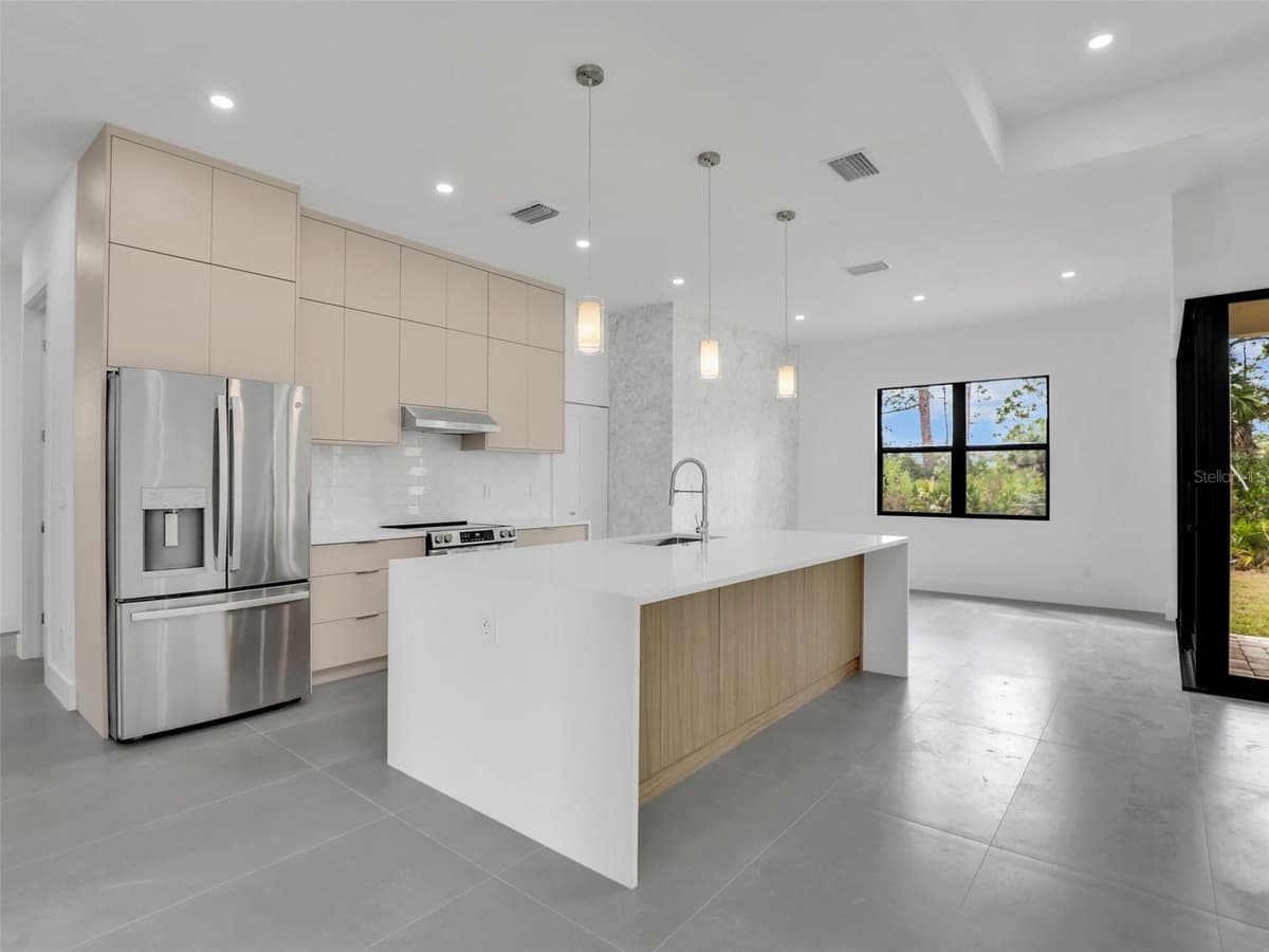 11225 CARNEGIE AVENUE — photo 10 of 28